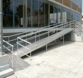 Rampa acces cladire persoane